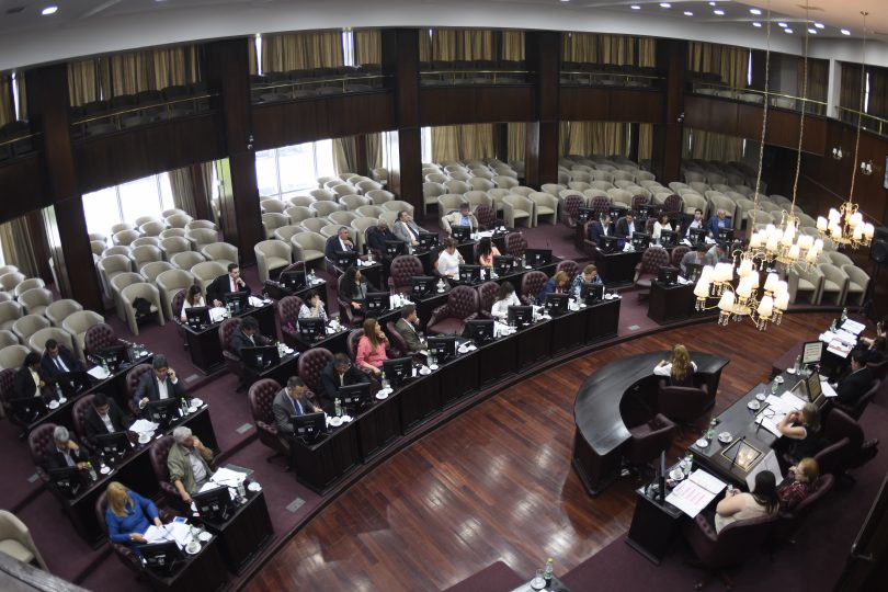 Legisladores de la oposición, pidieron que se realice una convocatoria para elecciones en la localidad.